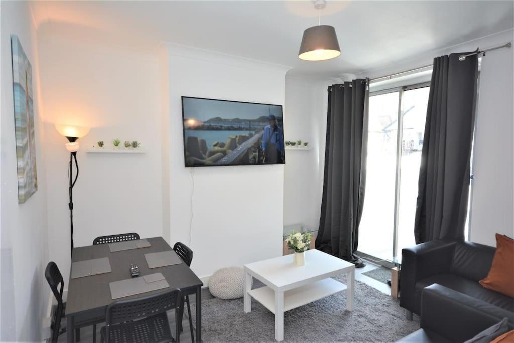 4 Bedroom House In East London Kültér fotó