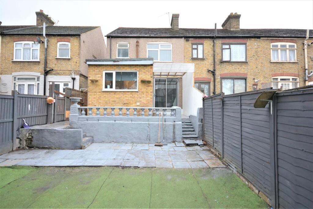 4 Bedroom House In East London Kültér fotó